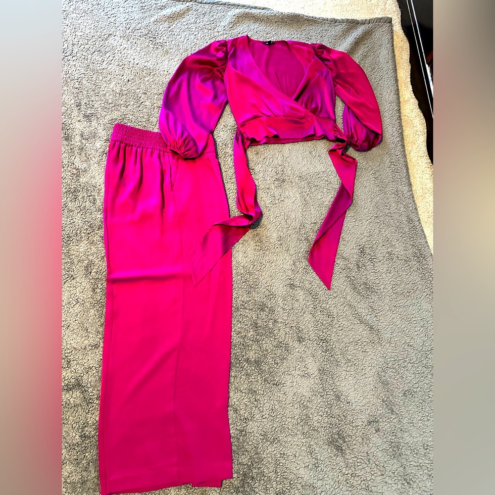 Wide leg pant and matching top. Perfect for work or date night.